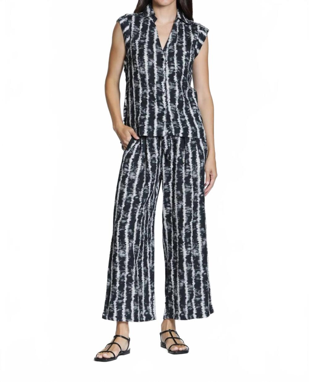 NEW APNY women's sleeveless print top in black white